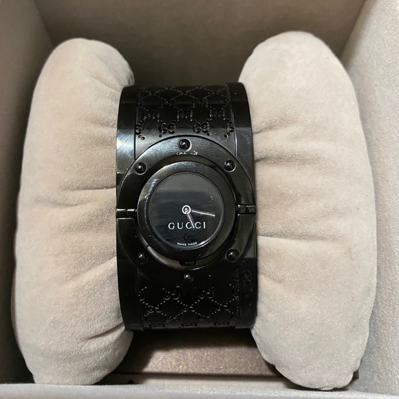 Ladies Blk Twirl Gucci Watch - Picture 3 of 8